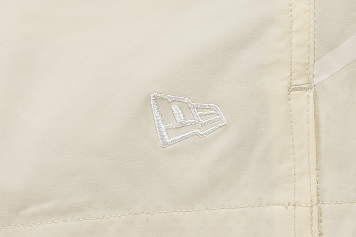 NEW ERA SHORTS NE BASIC CALLI BK CHROME WHITE