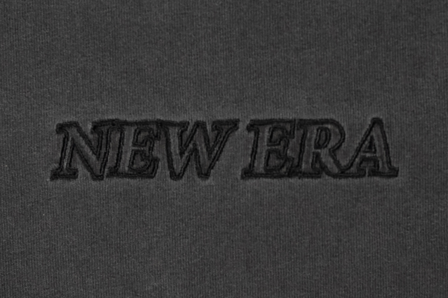 NEW ERA W SS CROP TEE NE LOGO WASH GRAPHITE