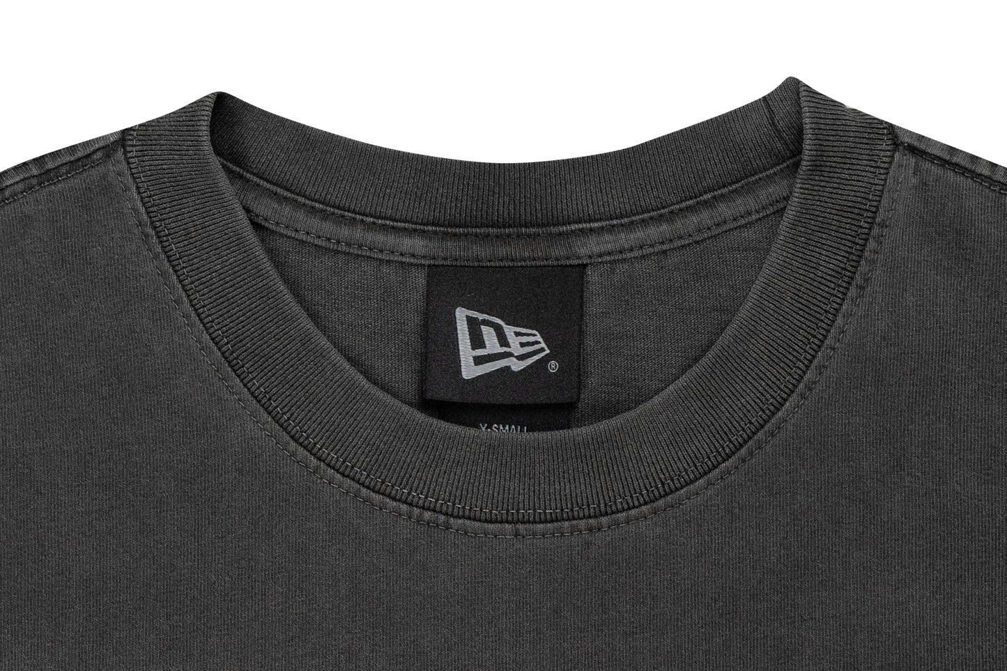 NEW ERA W SS CROP TEE NE LOGO WASH GRAPHITE