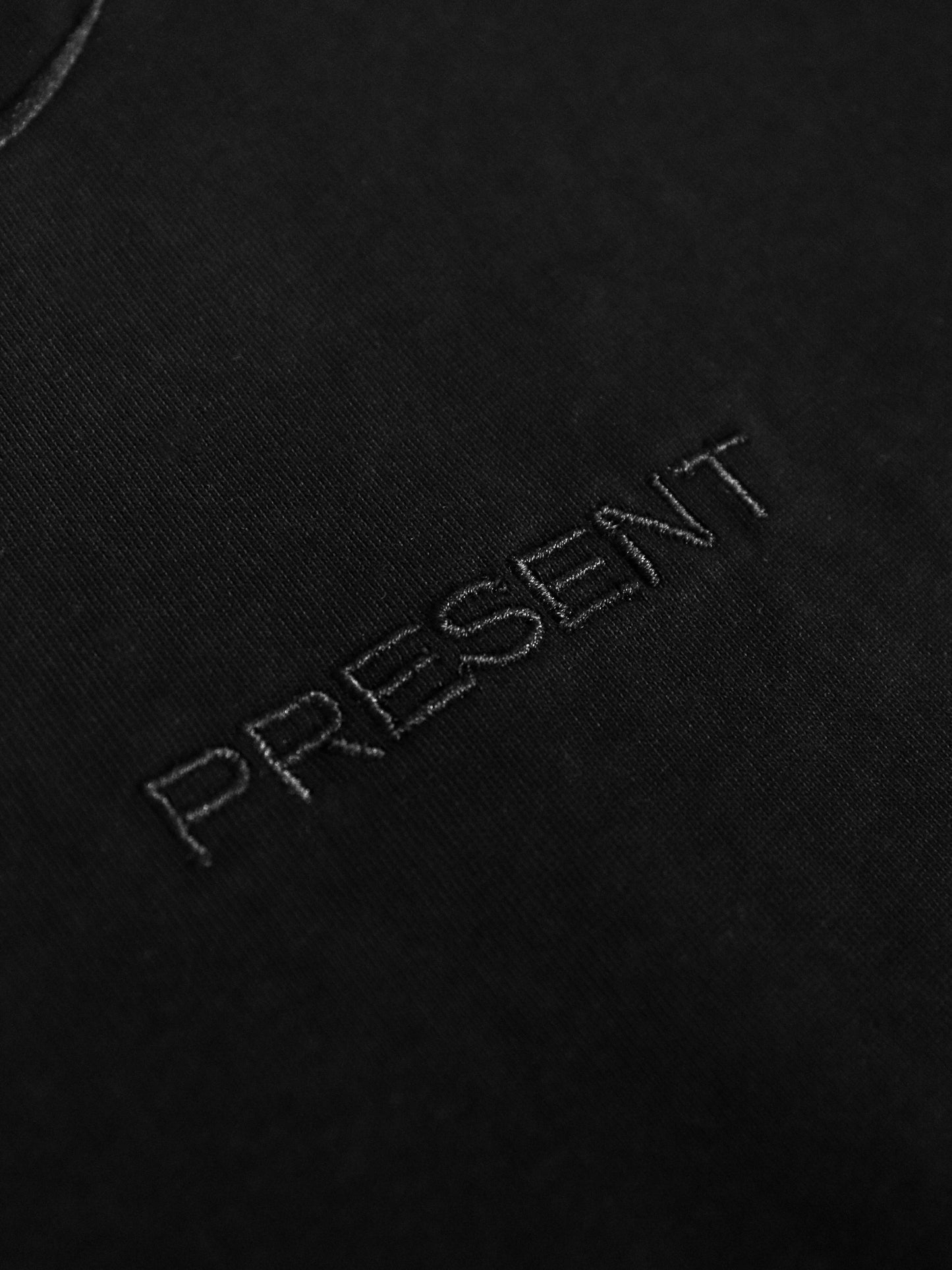 UNIVERSAL S/S T-SHIRT (BLACK EMBROID)