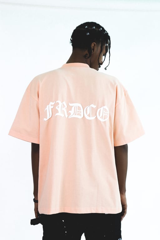 SS24 EMBOSSED LOGO PEACH TEE