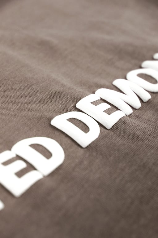 SS24 EMBOSSED LOGO KHAKI TEE