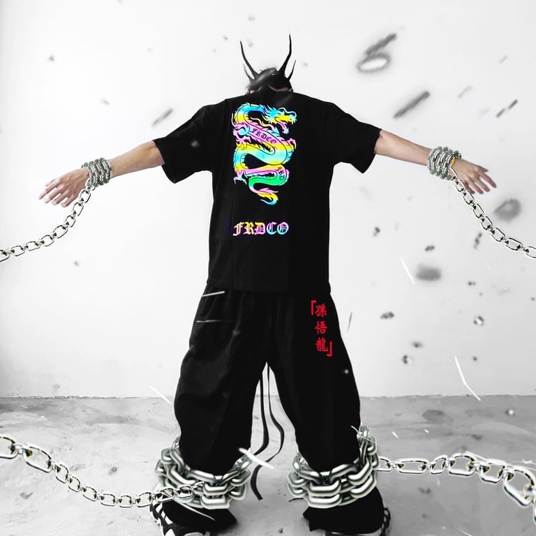SUN WU LONG RAINBOW REFELCTIVE BLACK TEE