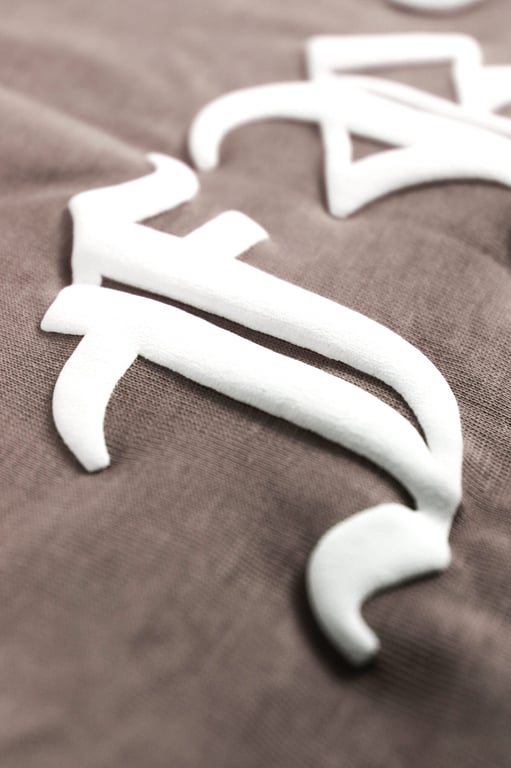 SS24 EMBOSSED LOGO KHAKI TEE