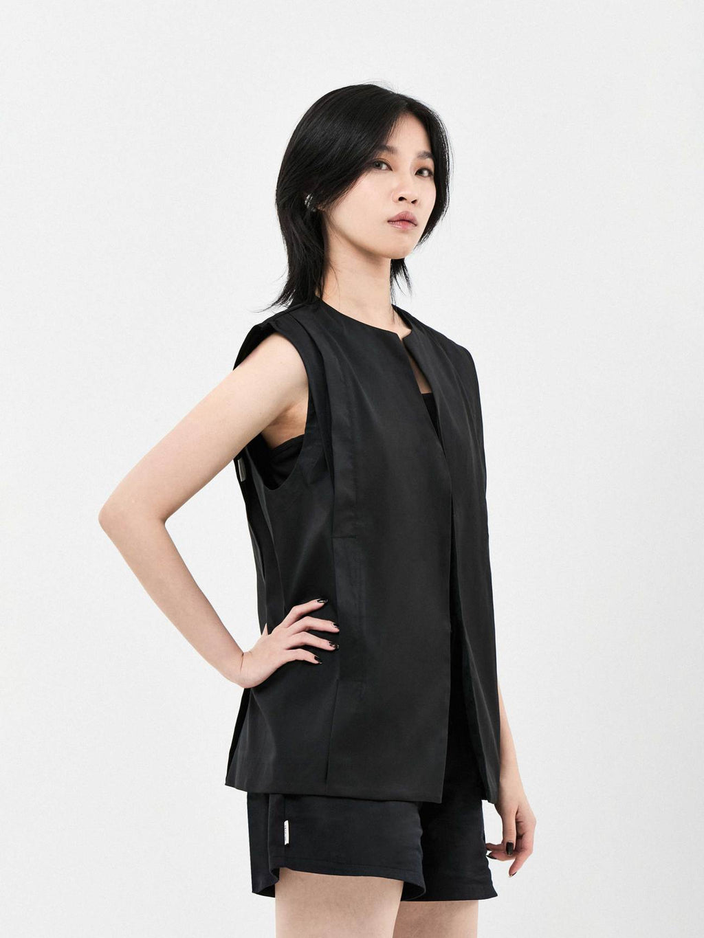 Independent Buttoned Vest | White