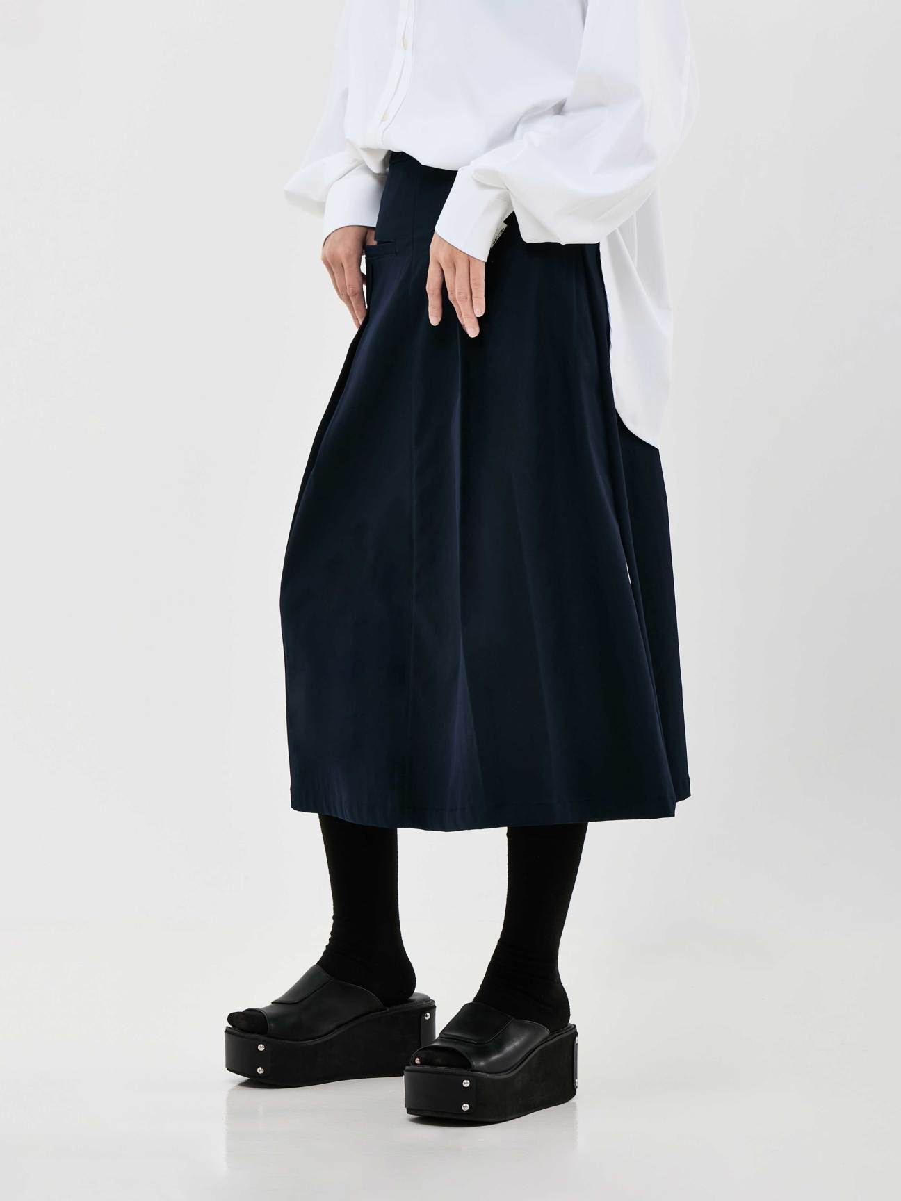 Ma-ny Ways Box Pleated Midi Skirt | Navy Blue