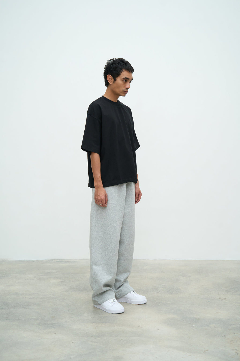 ESSENTIAL CROP TEE - BLACK