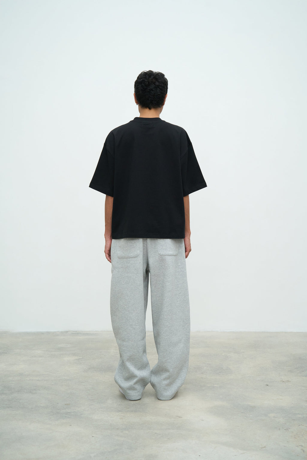 ESSENTIAL CROP TEE - BLACK