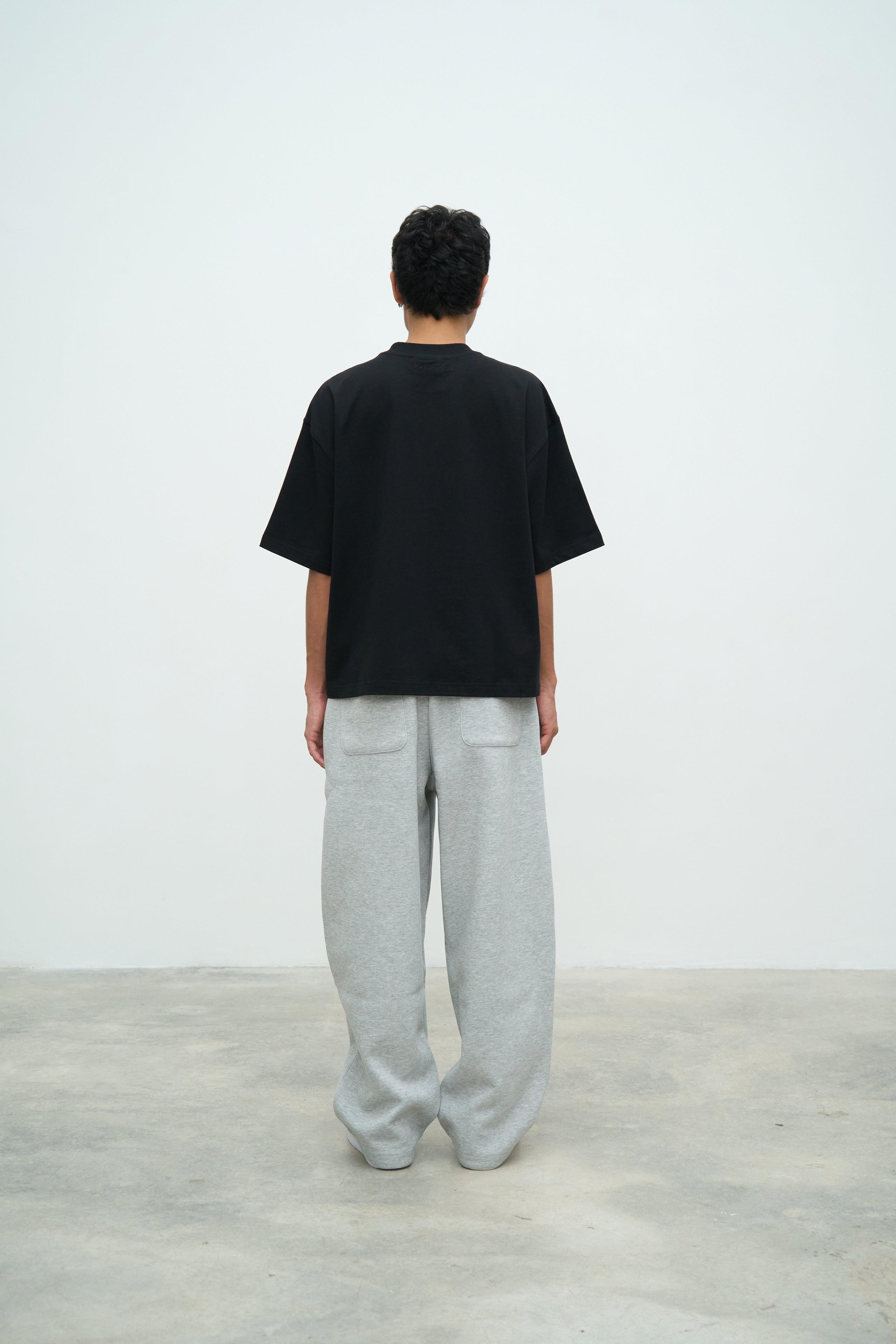 ESSENTIAL CROP TEE - BLACK