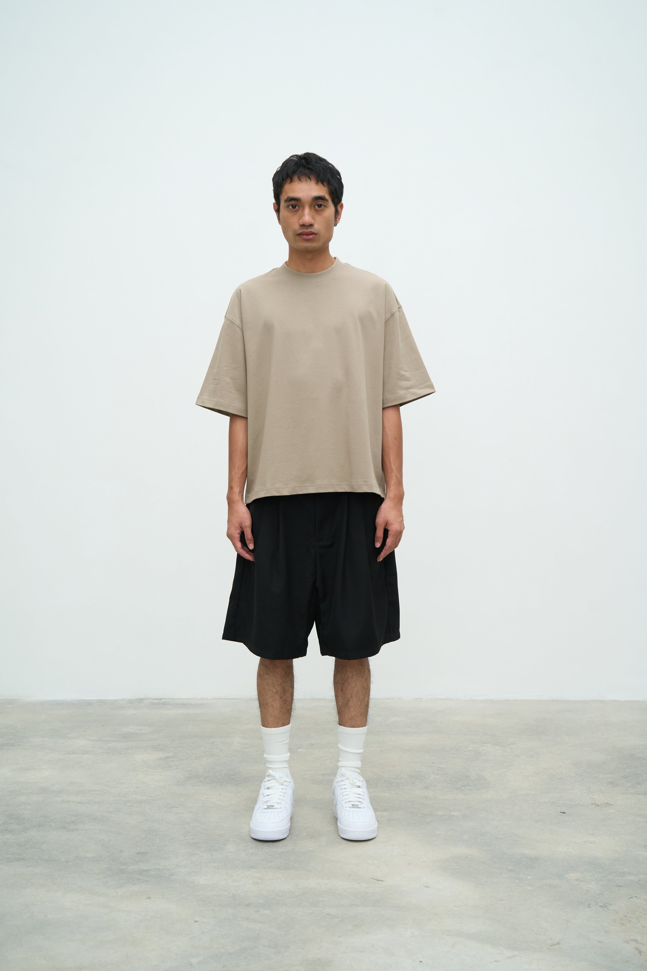 ESSENTIAL CROP TEE - BROWN