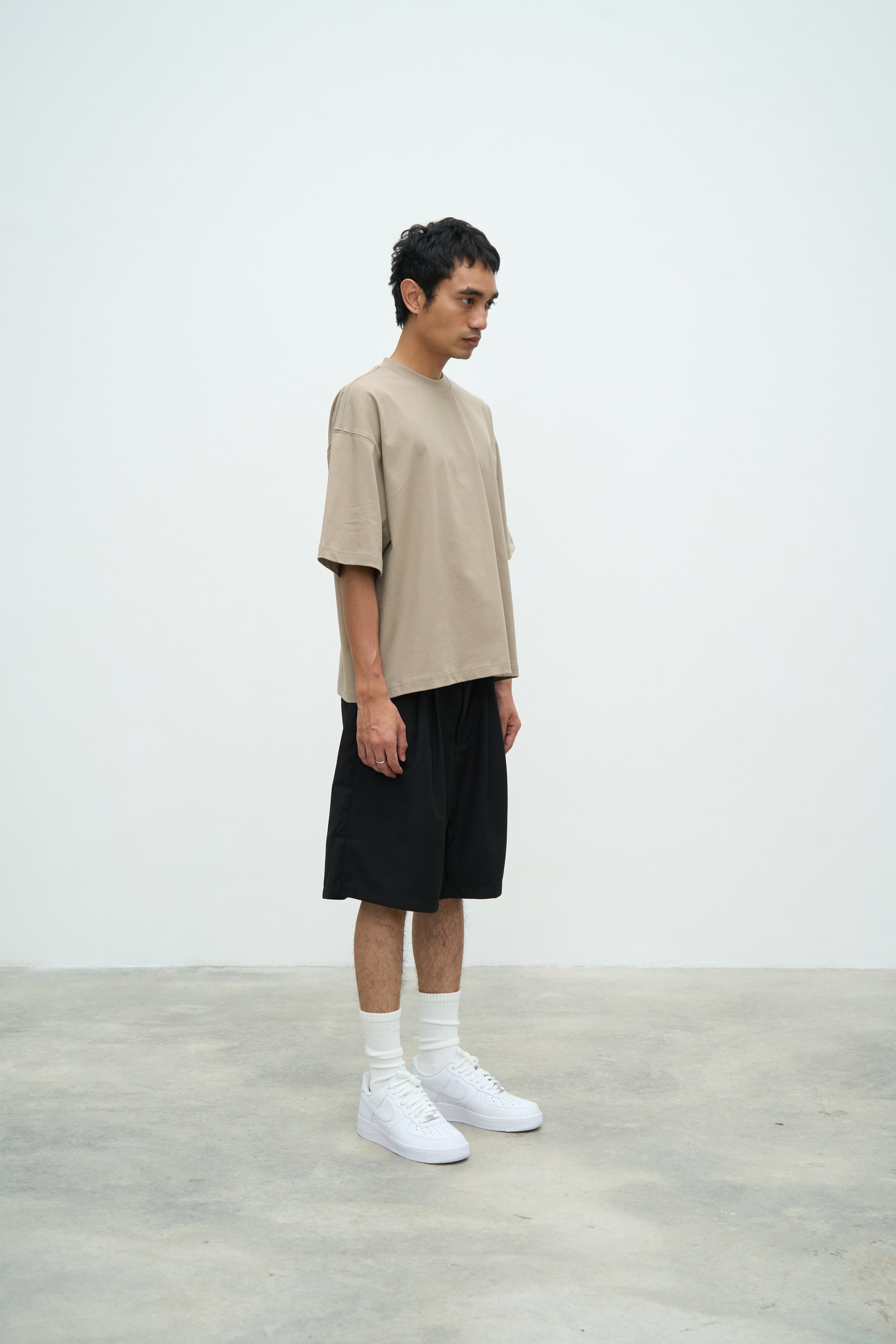 ESSENTIAL CROP TEE - BROWN