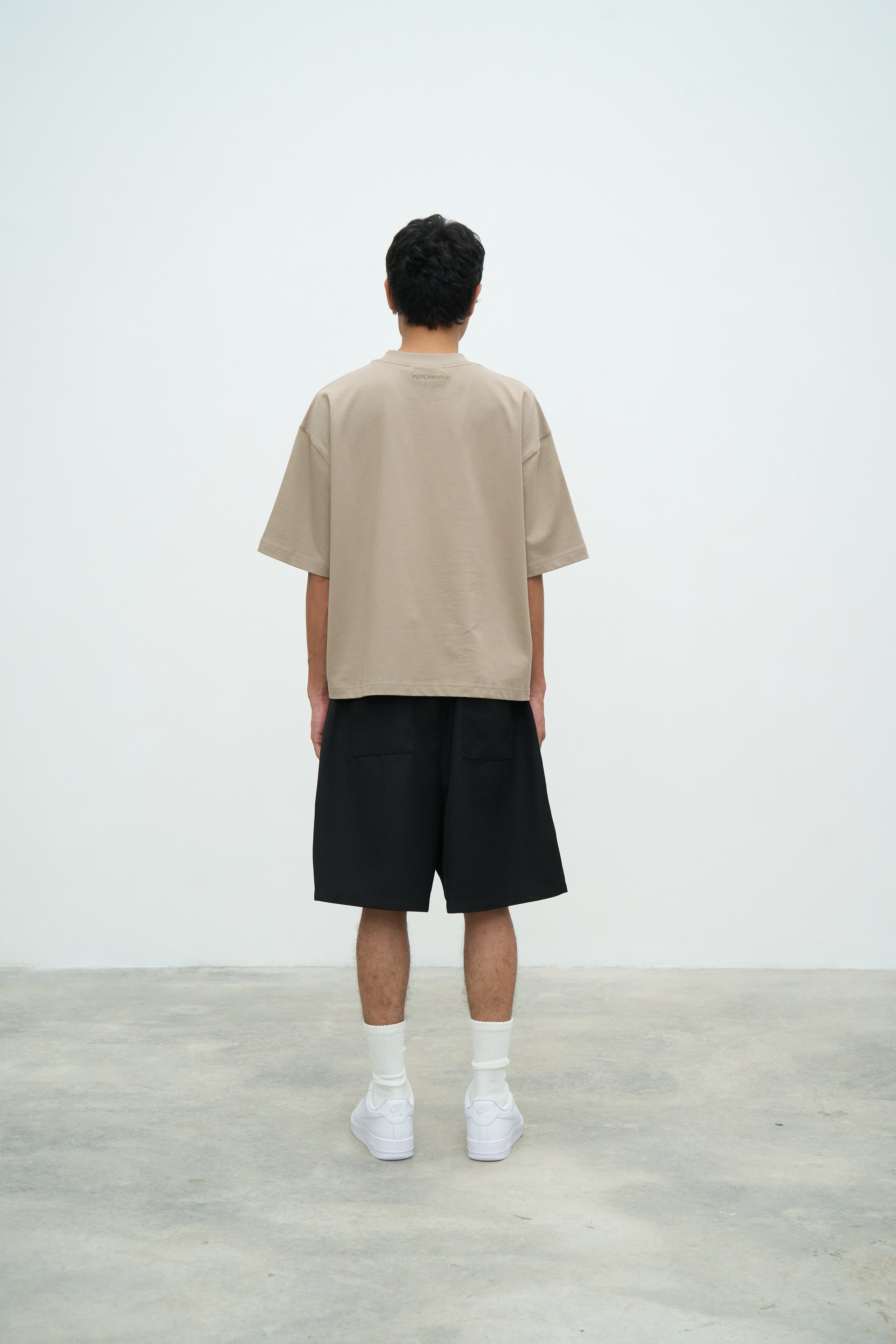 ESSENTIAL CROP TEE - BROWN