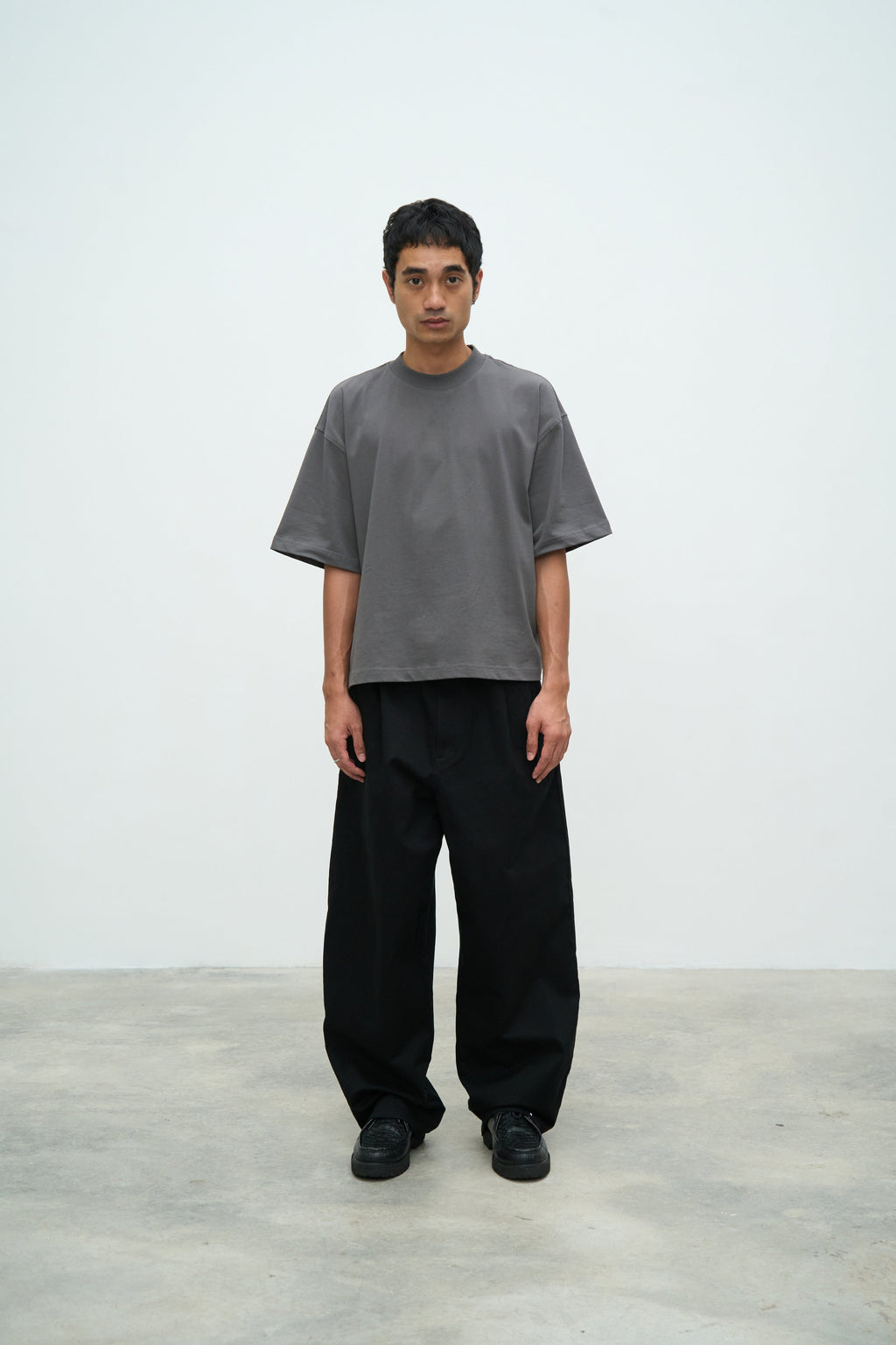 ESSENTIAL CROP TEE - GREY