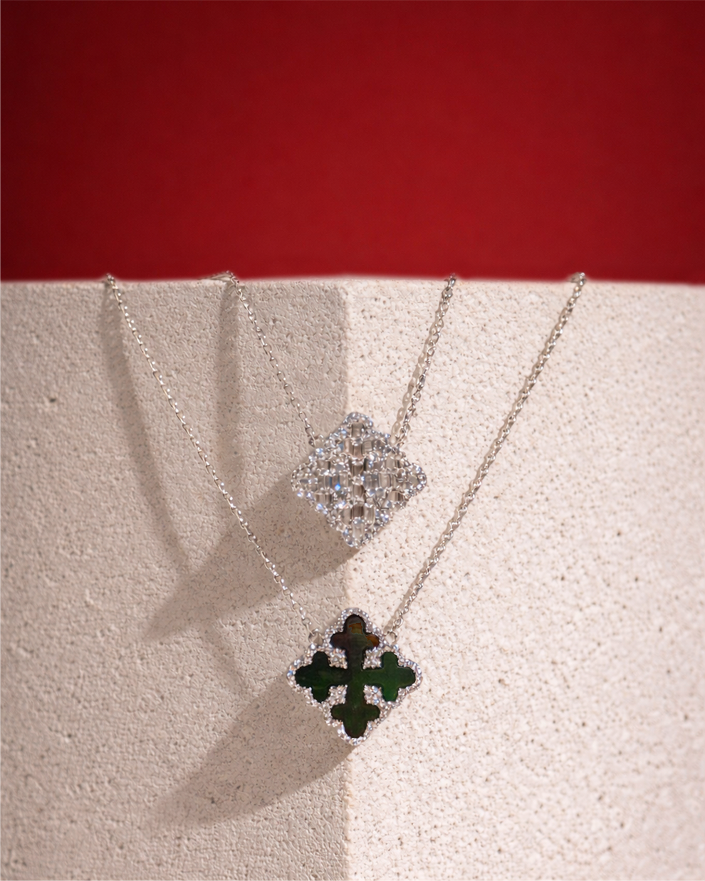 Rouge Clover Chain