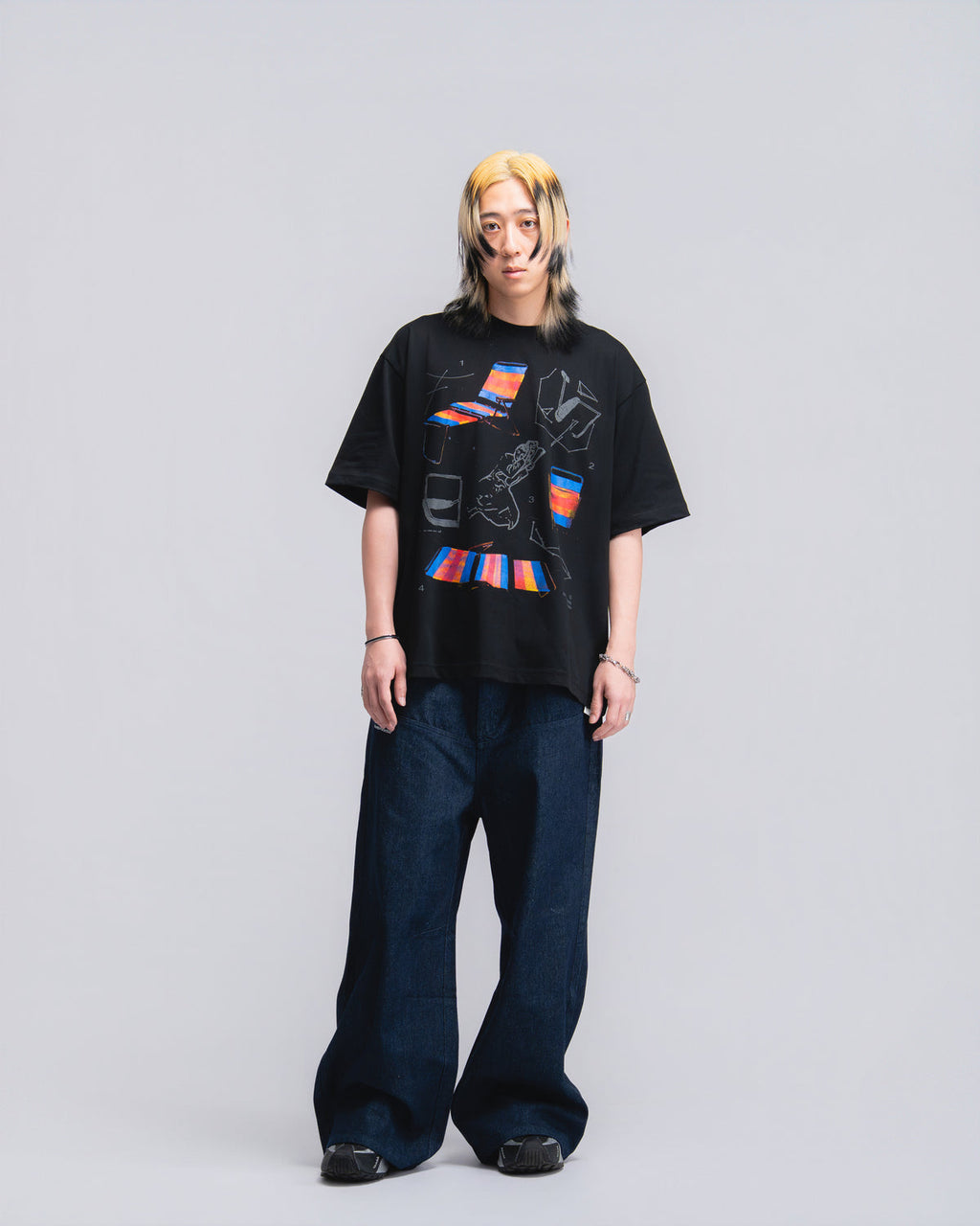 Lazy Chair Tee Black