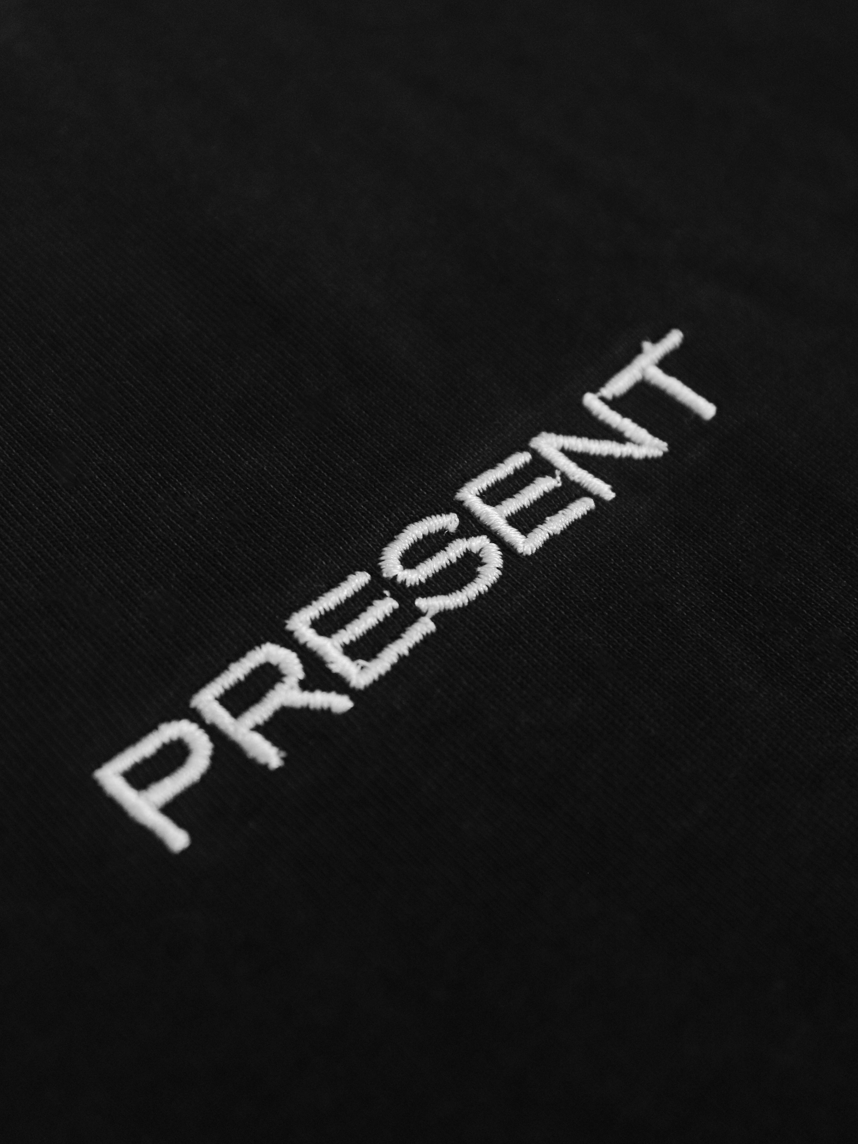 UNIVERSAL L/S T-SHIRT (WHITE EMBROID)