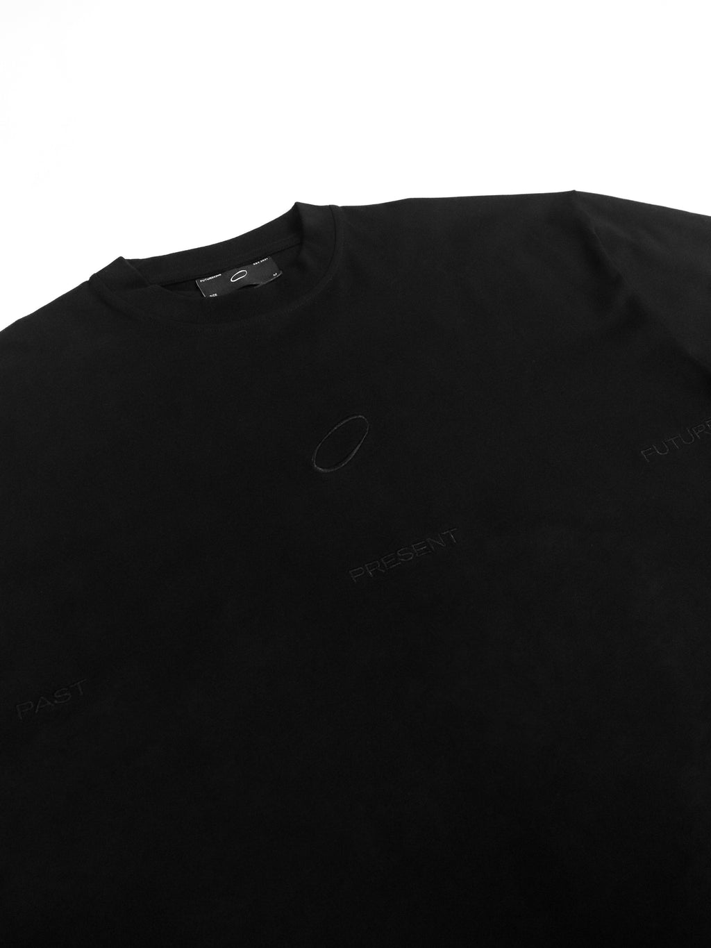 UNIVERSAL S/S T-SHIRT (BLACK EMBROID)