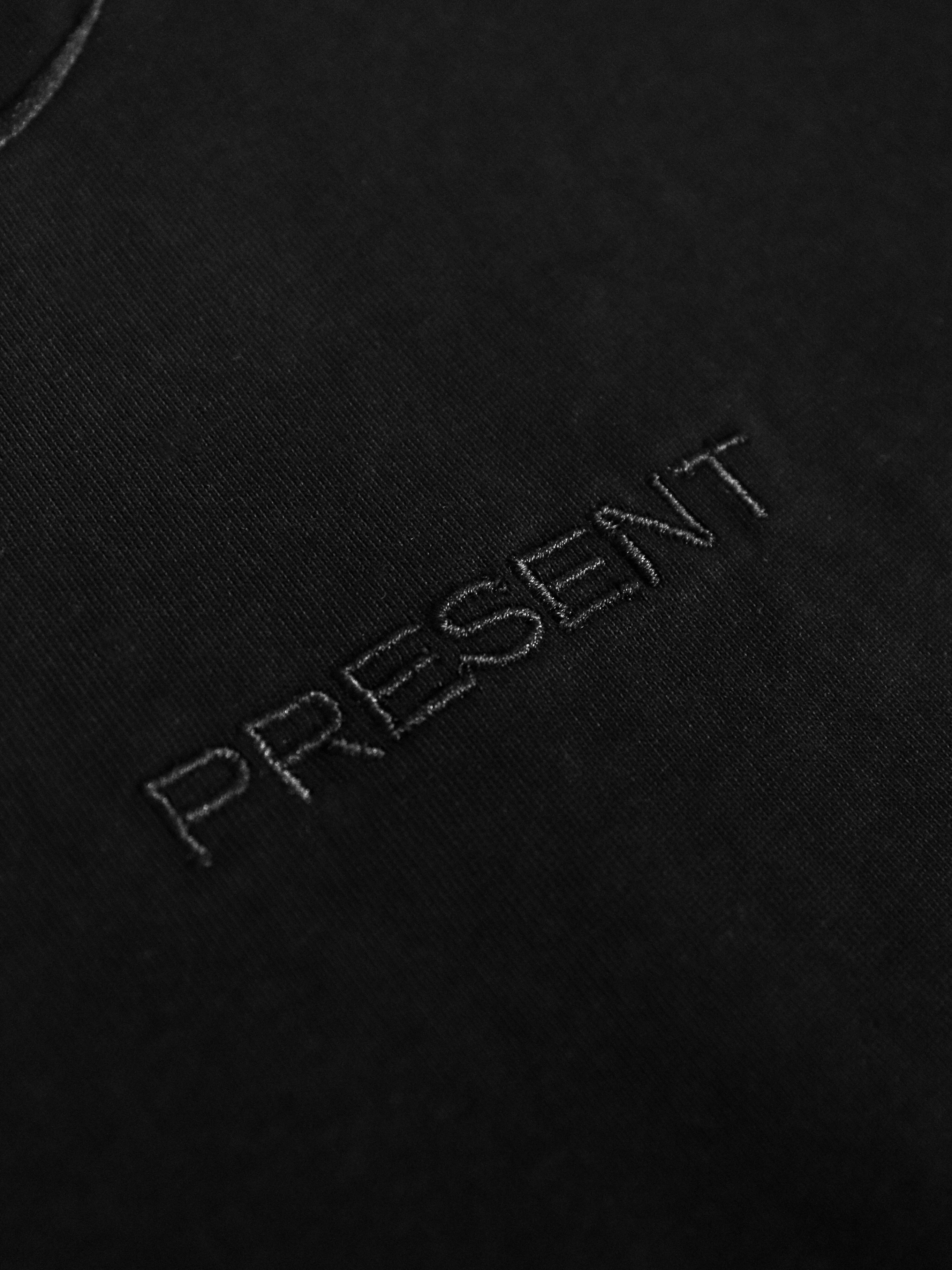 UNIVERSAL S/S T-SHIRT (BLACK EMBROID)