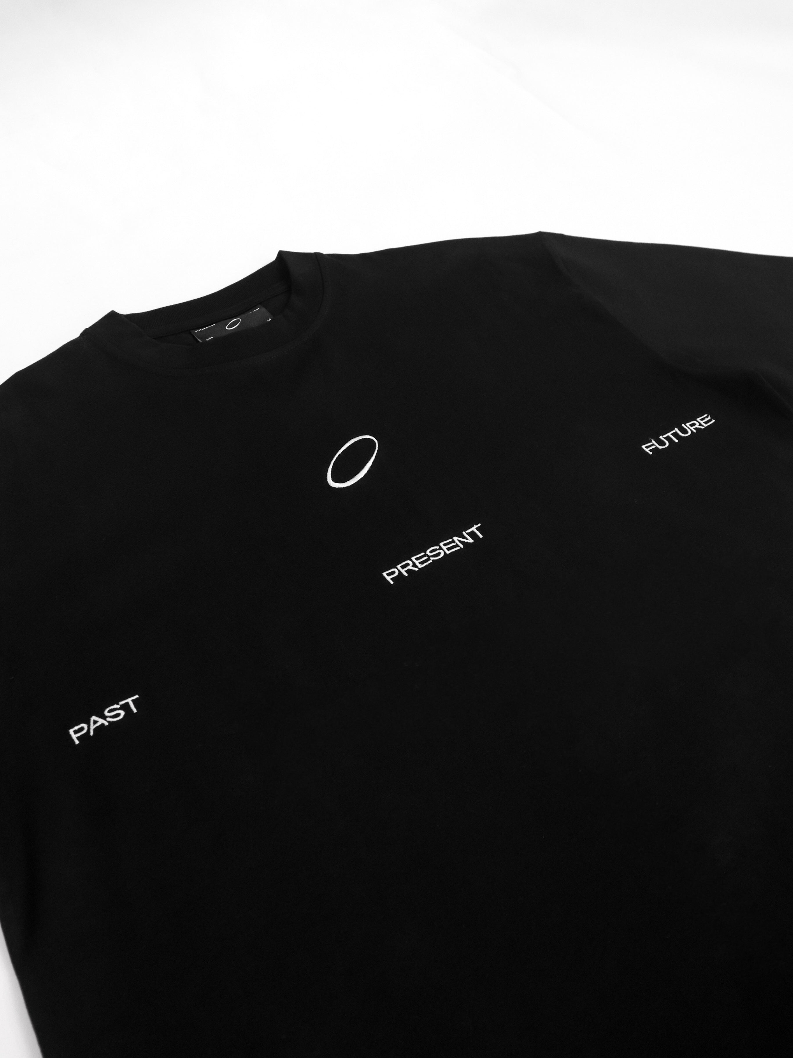 UNIVERSAL S/S T-SHIRT (WHITE EMBROID)