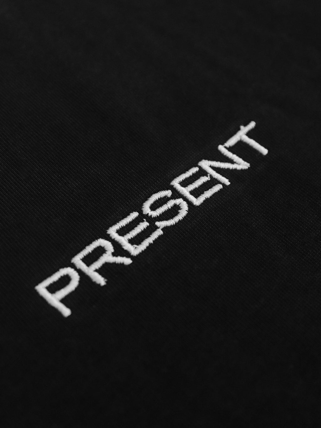 UNIVERSAL S/S T-SHIRT (WHITE EMBROID)