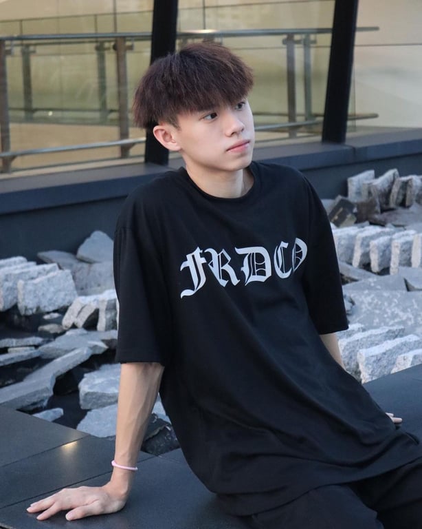 SUN WU LONG 3M REFLECTIVE BLACK TEE
